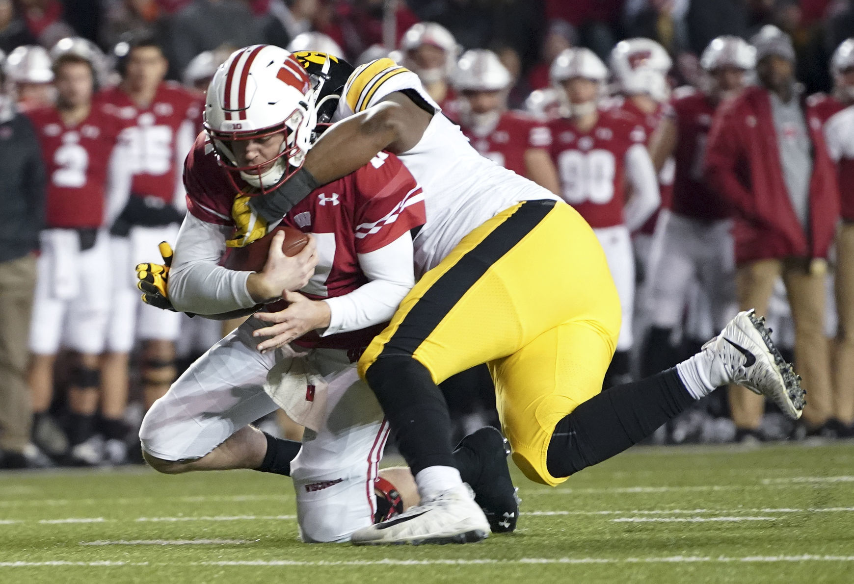 Badgers 24, Hawkeyes 22